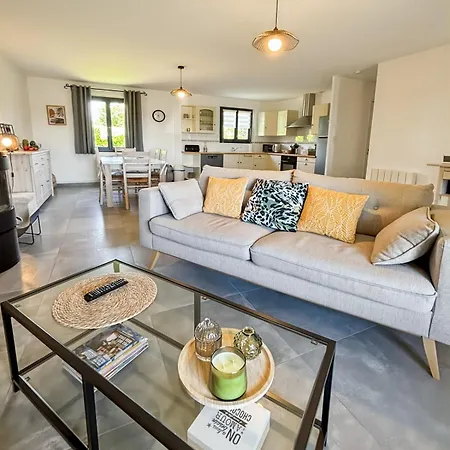 Semesterbostad Maison Authentique Coeur Des Volcans - 6 Pers *