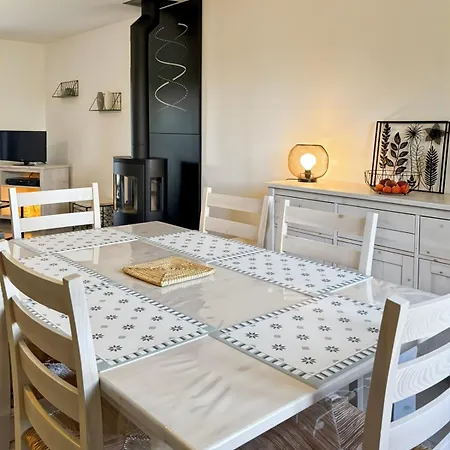 Semesterbostad Maison Authentique Coeur Des Volcans - 6 Pers *